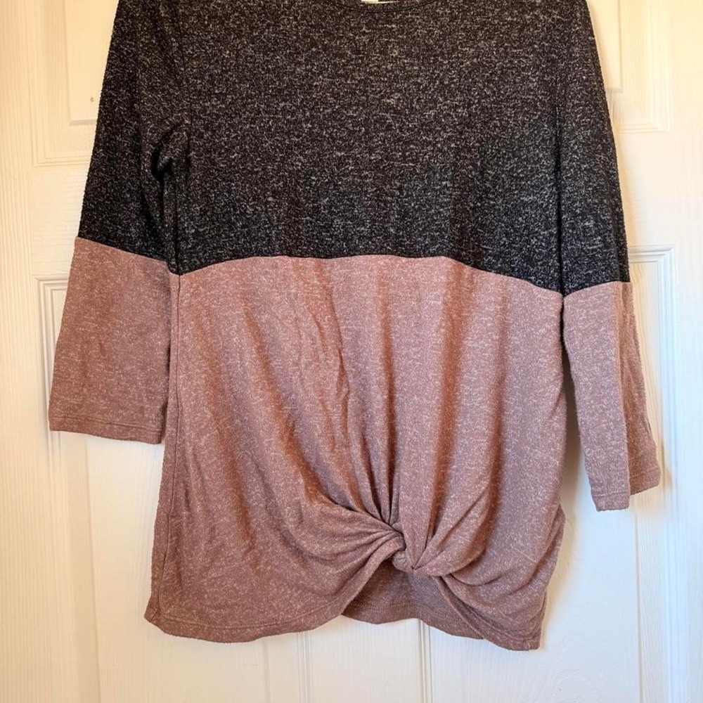 Market & Spruce black and mauve color-blocked top with a twist detail in XS